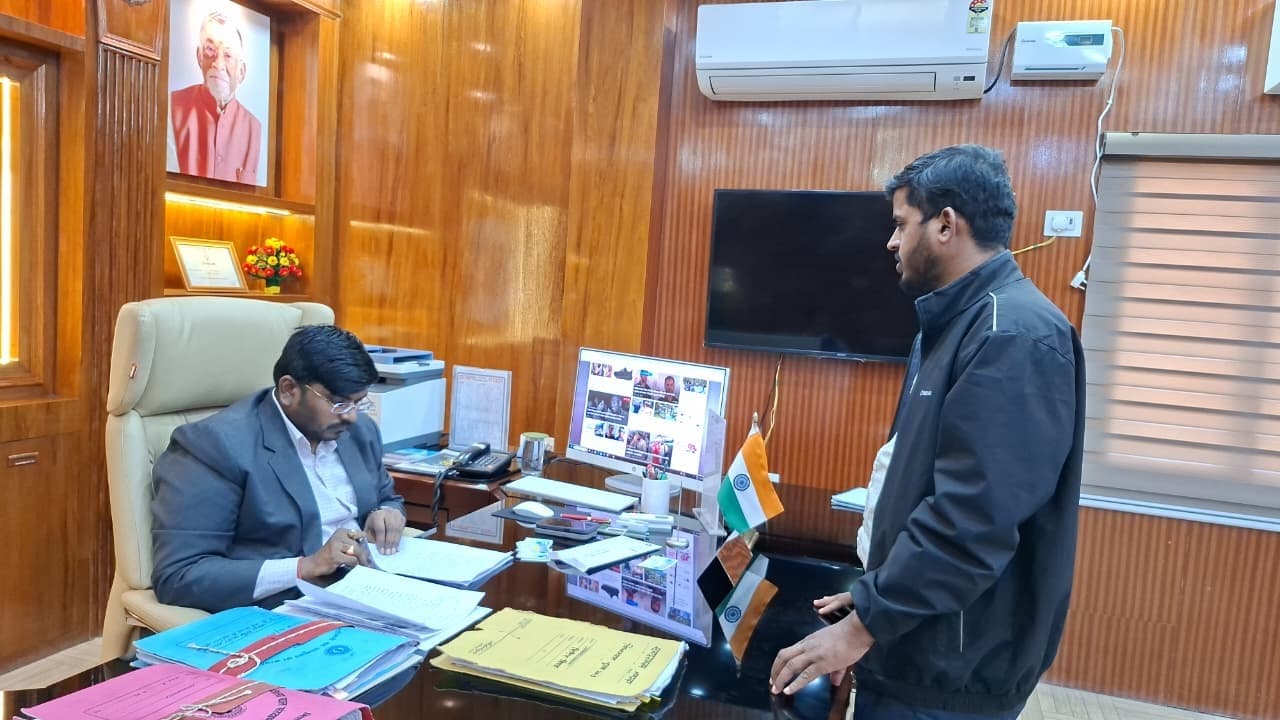 जनता दरबार में डीसी ने आमजनों की सुनी समस्याएं