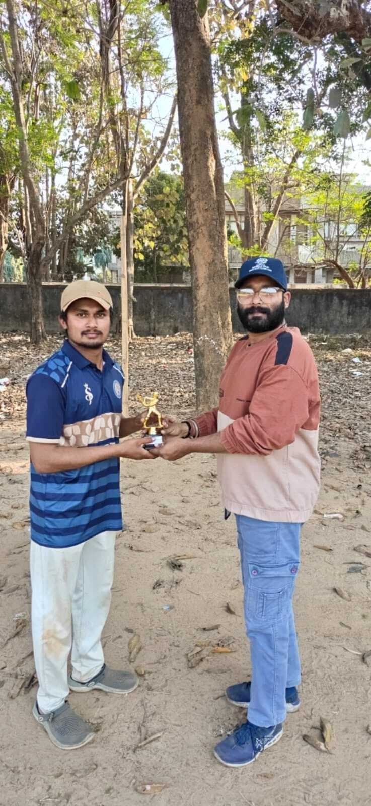 Jsca A Division Cricket League : नरेंद्र देव की घातक गेंदबाजी से स्कूल ऑफ क्रिकेट की टीम जीती