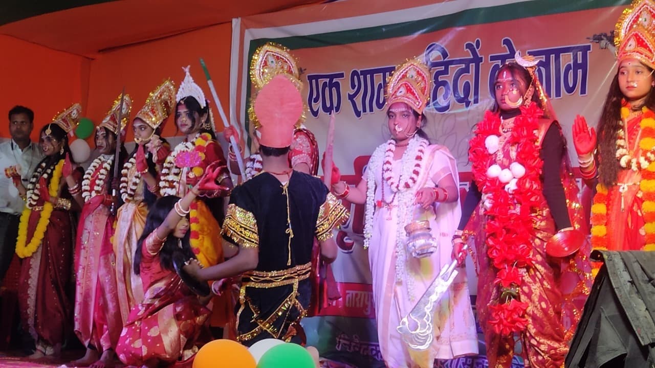 एक शाम शहीदों के नाम कार्यक्रम में असरगंज के सात शहीदों की झांकी रही प्रथम