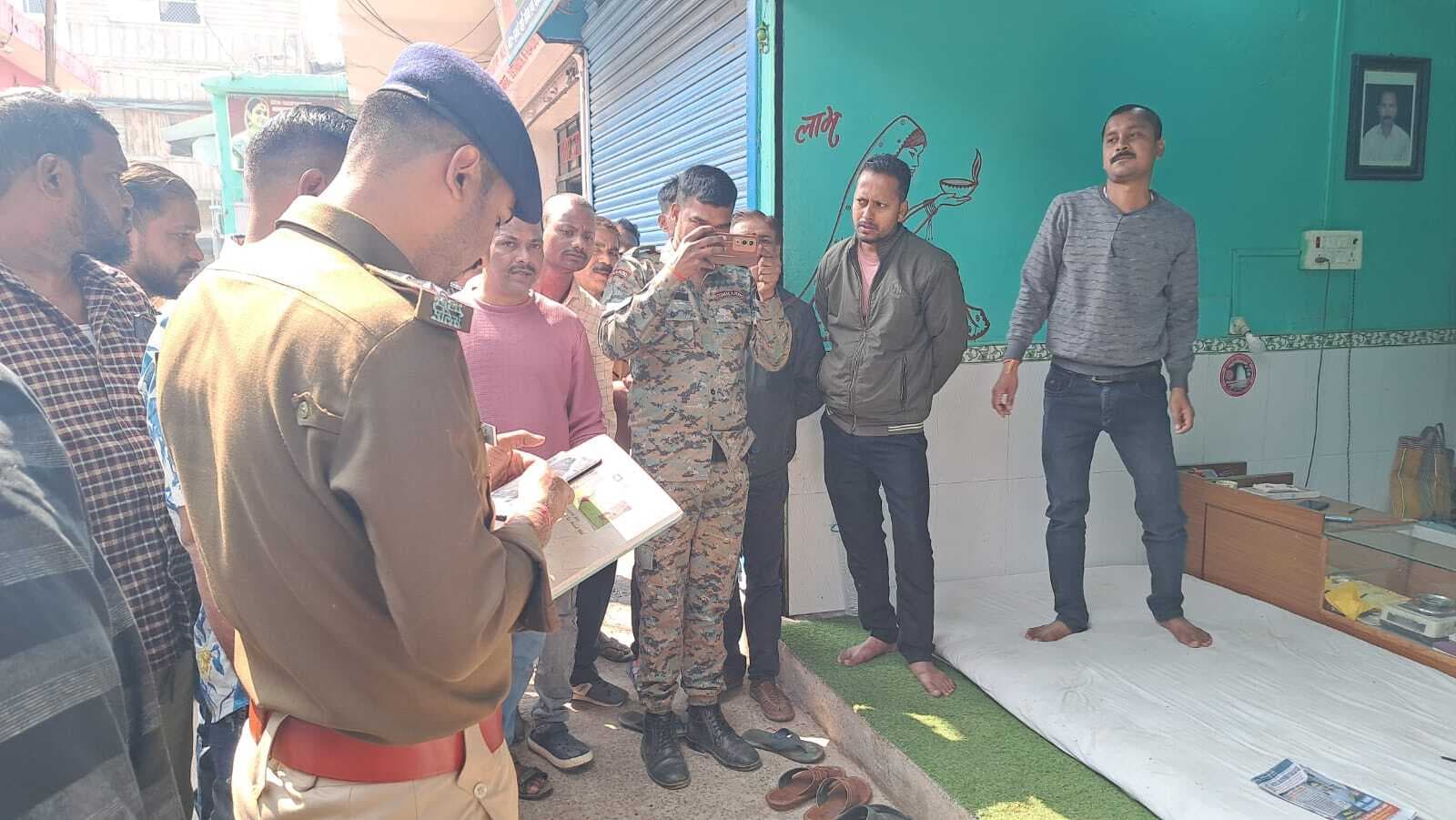 प्राइवेट सुरक्षा गार्ड की बंदूक से चली गोली से ज्वेलरी दुकान पर काम कर रहा युवक घायल