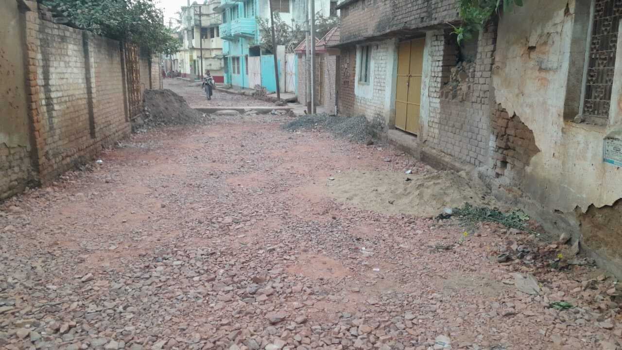 सड़क निर्माण में उच्च न्यायालय के आदेश की अवहेलना, डीएम को दिया पत्र