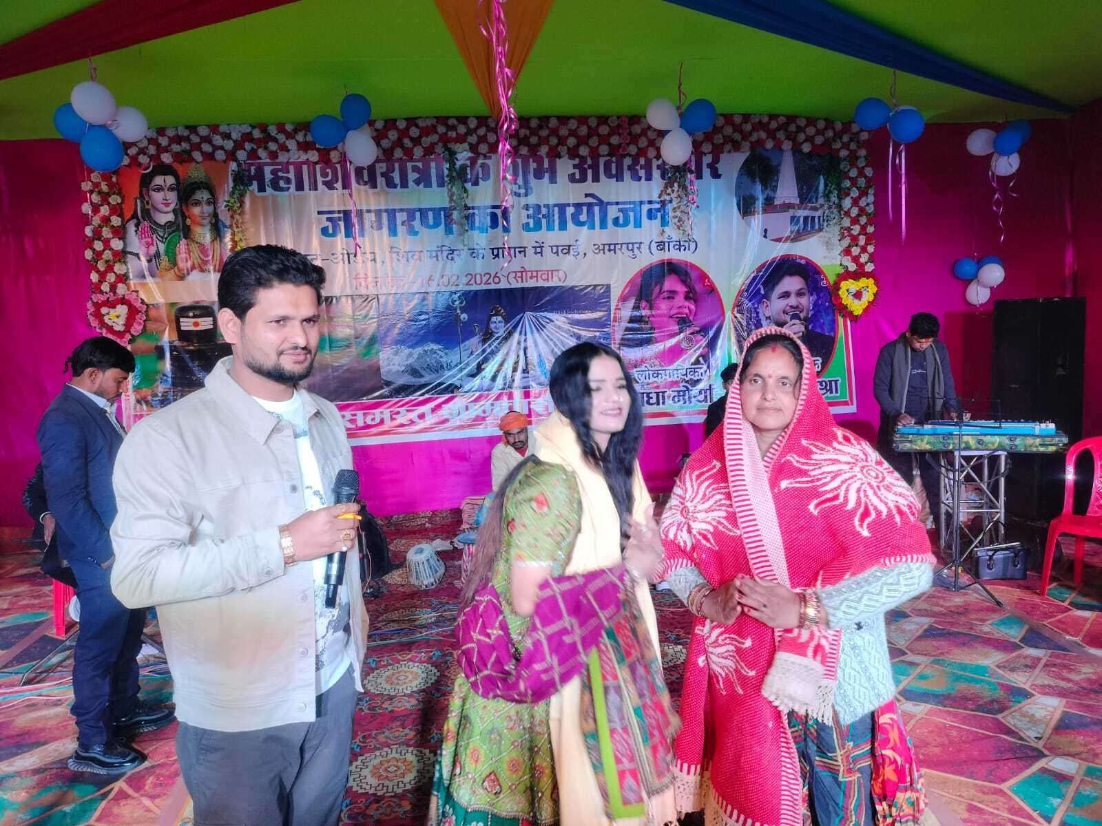 भजन संध्या कार्यक्रम में उमड़ी श्रद्धालु, देर रात तक भजन सुन झूमते रहे लोग