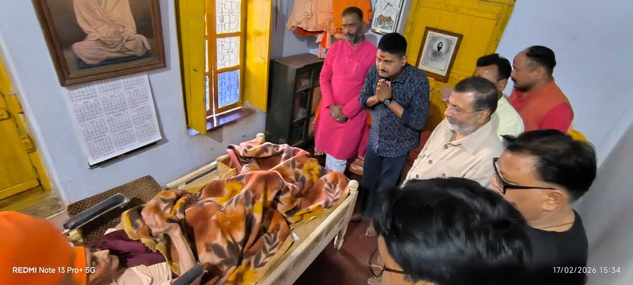 साधनारत स्वामी भाष्कर आरण्य से सांसद ने लिया आशीर्वाद