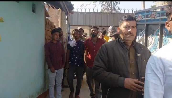 बेटी की शादी के लिए रखे नकदी व जेवरात समेत चार लाख की चोरी