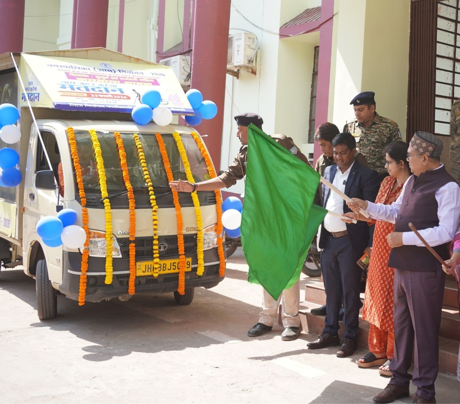 Bokaro News: फुसरो व चास में लोगों को मतदान के प्रति जागरूक करेगी वैन