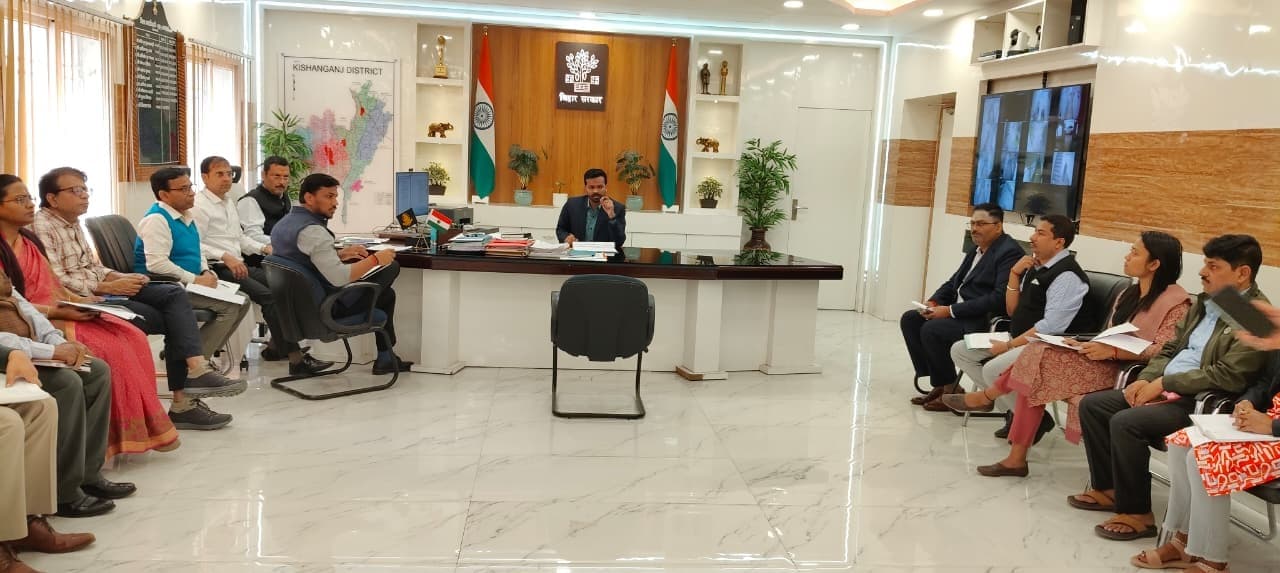 बैठक से अनुपस्थित पदाधिकारियों के विरुद्ध स्पष्टीकरण का निर्देश