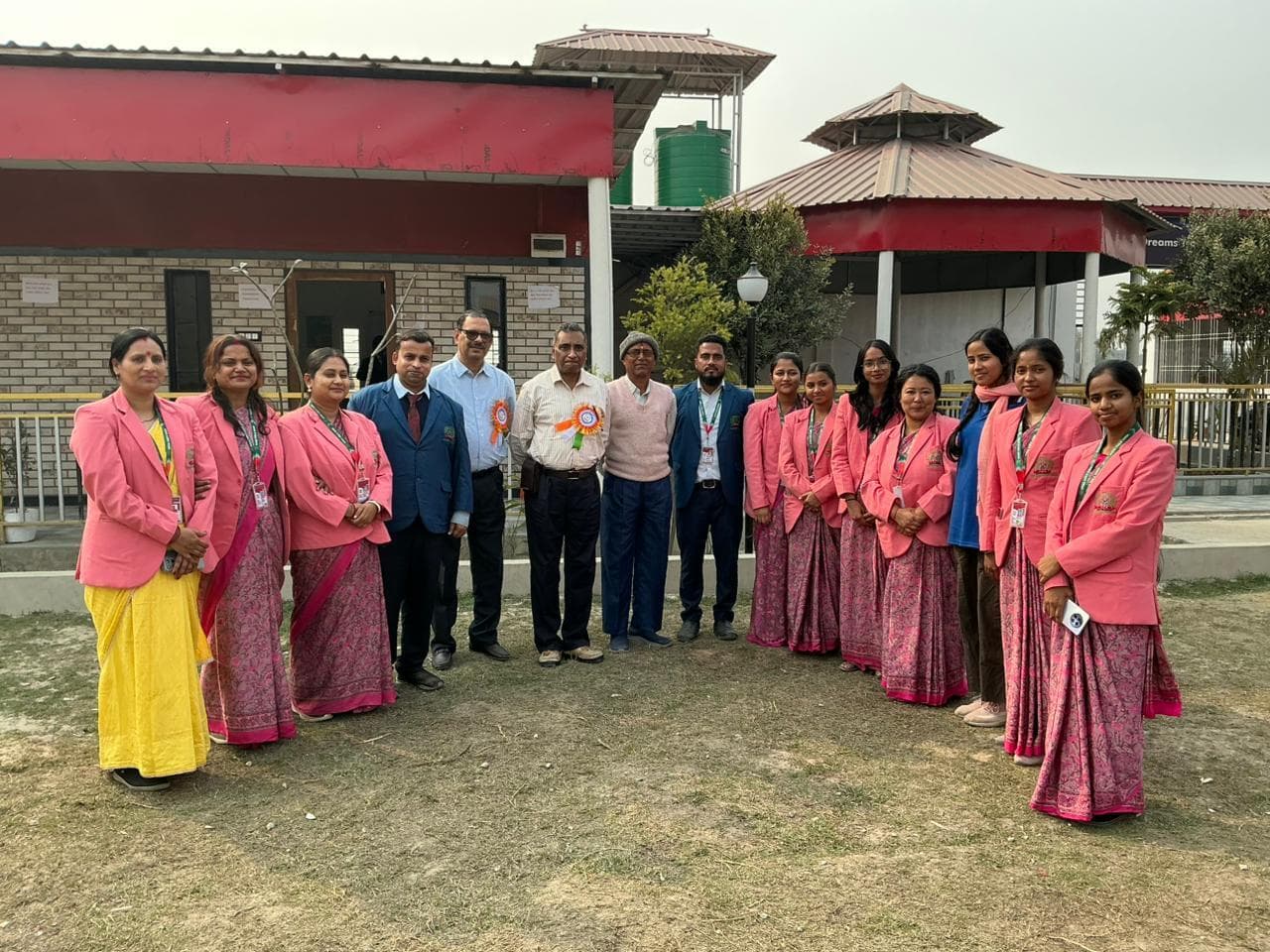 स्कूली छात्रों का विशेषज्ञ कर रहे मार्गदर्शन, दे रहे आवश्यक सलाह