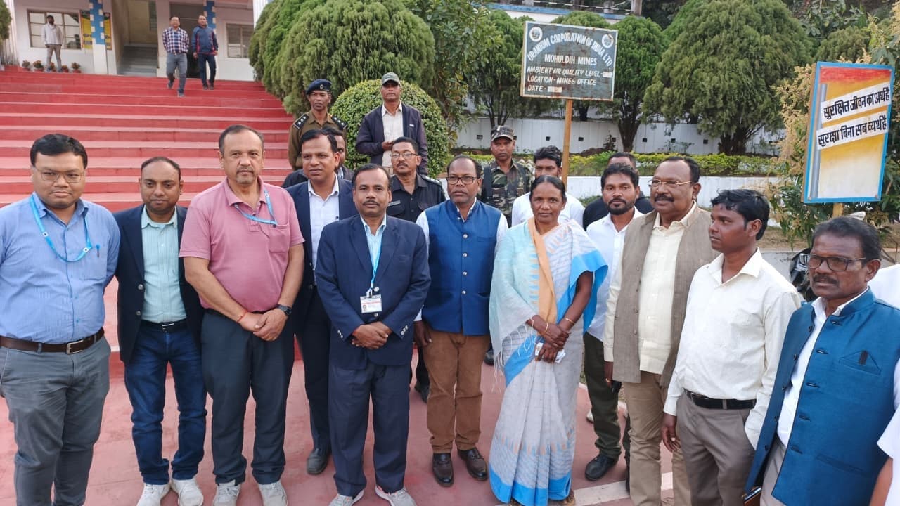 Seraikela Kharsawan News : विस्थापितों के हक के लिए उतरीं सांसद जोबा माझी