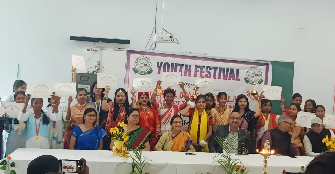 Seraikela Kharsawan News : हर छात्रा में छिपी है अनूठी प्रतिभा