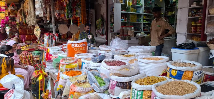 रोजा पर महंगाई की मार, बढ़ीं रोजेदारों की मुश्किलें