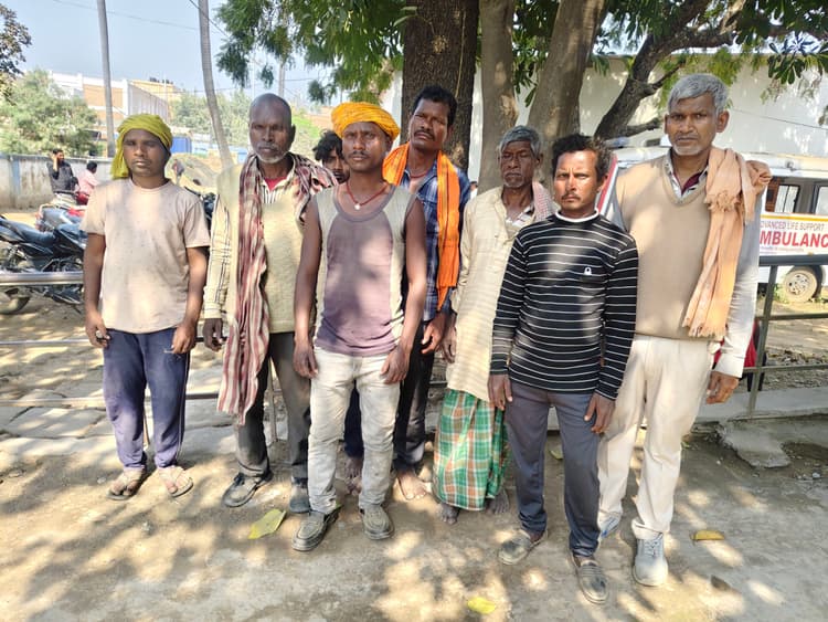 अनियंत्रित होकर ट्रैक्टर चाट में पलटा, चालक की मौत