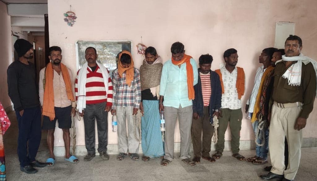 शराब के साथ एक महिला सहित चार तस्कर  व नौ शराबी गिरफ्तार