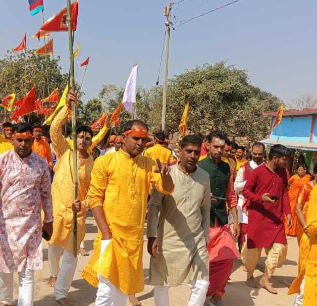 दुबे मंदिर में प्राण-प्रतिष्ठा के लिए निकाली गयी कलश शोभा यात्रा