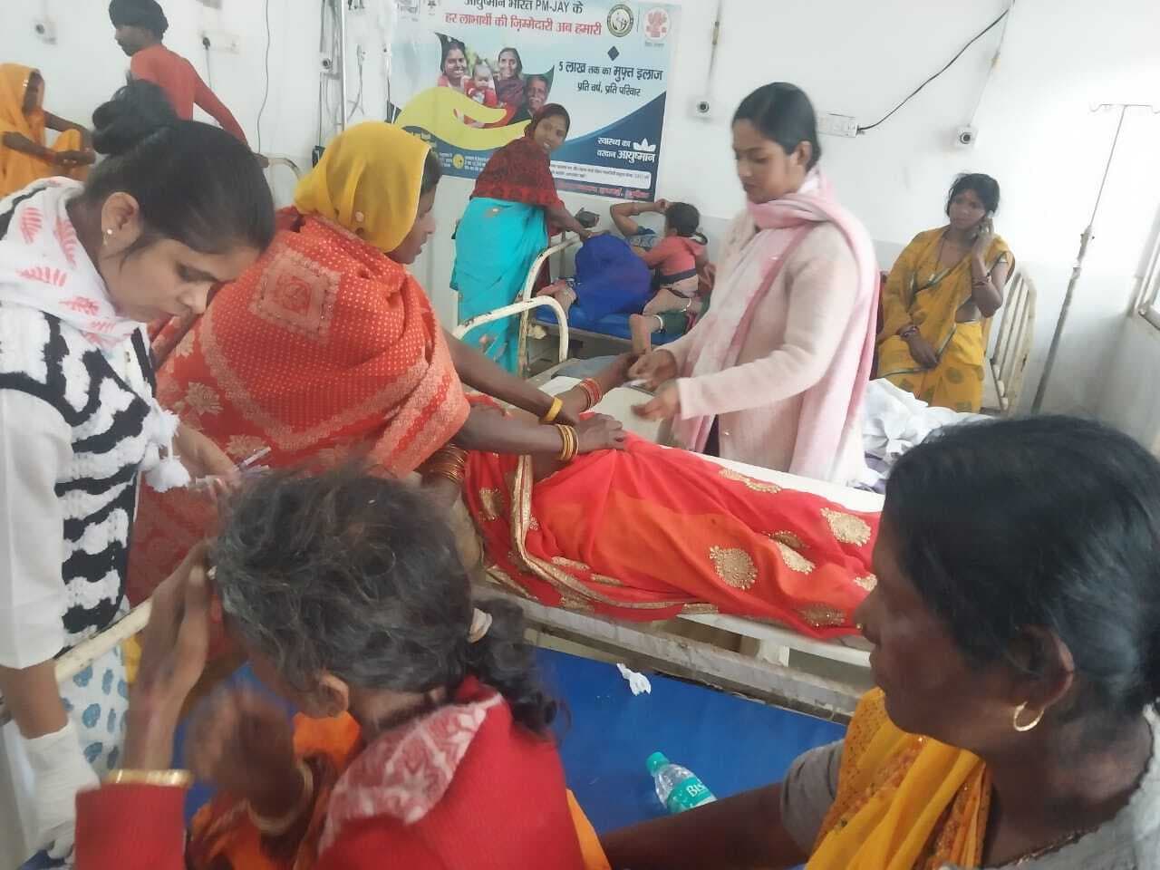 बस ने पीछे से ऑटो में मारी ठोकर, 14 जख्मी