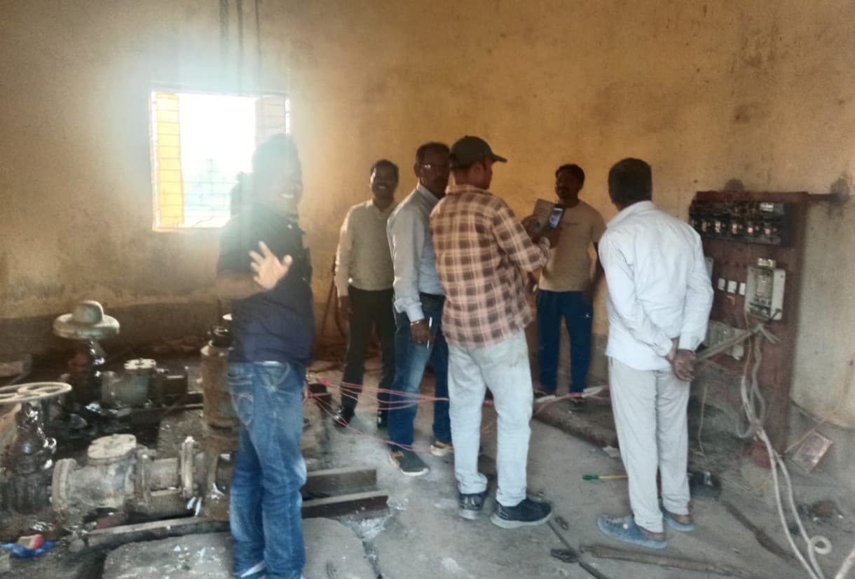 दो महीने से बंद जलापूर्ति योजना का निरीक्षण