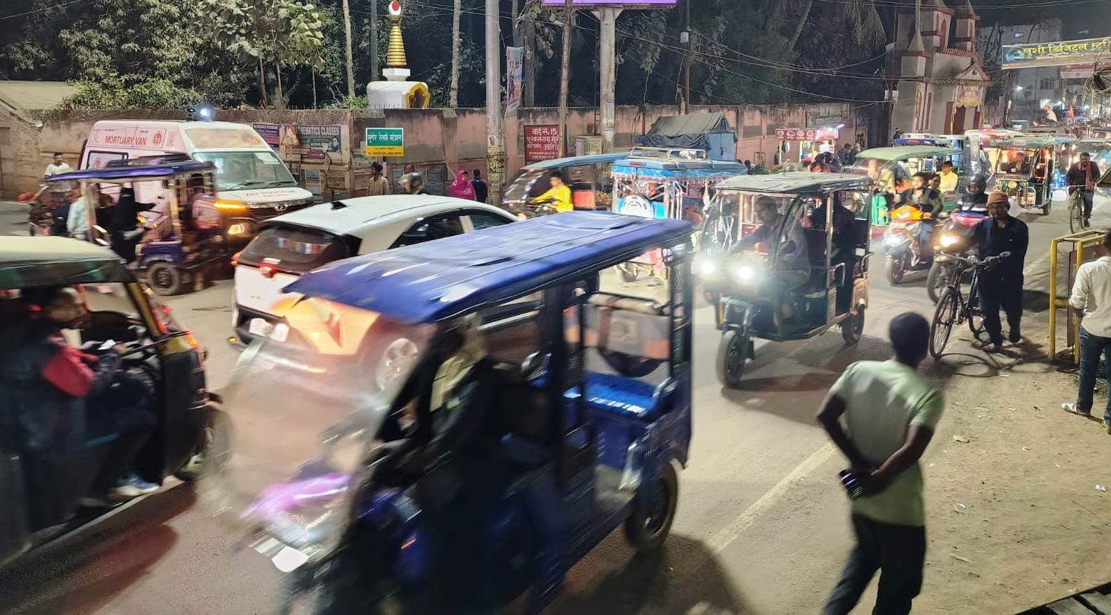 एक मिनट का सफर लोगों ने एक घंटे में किया तय