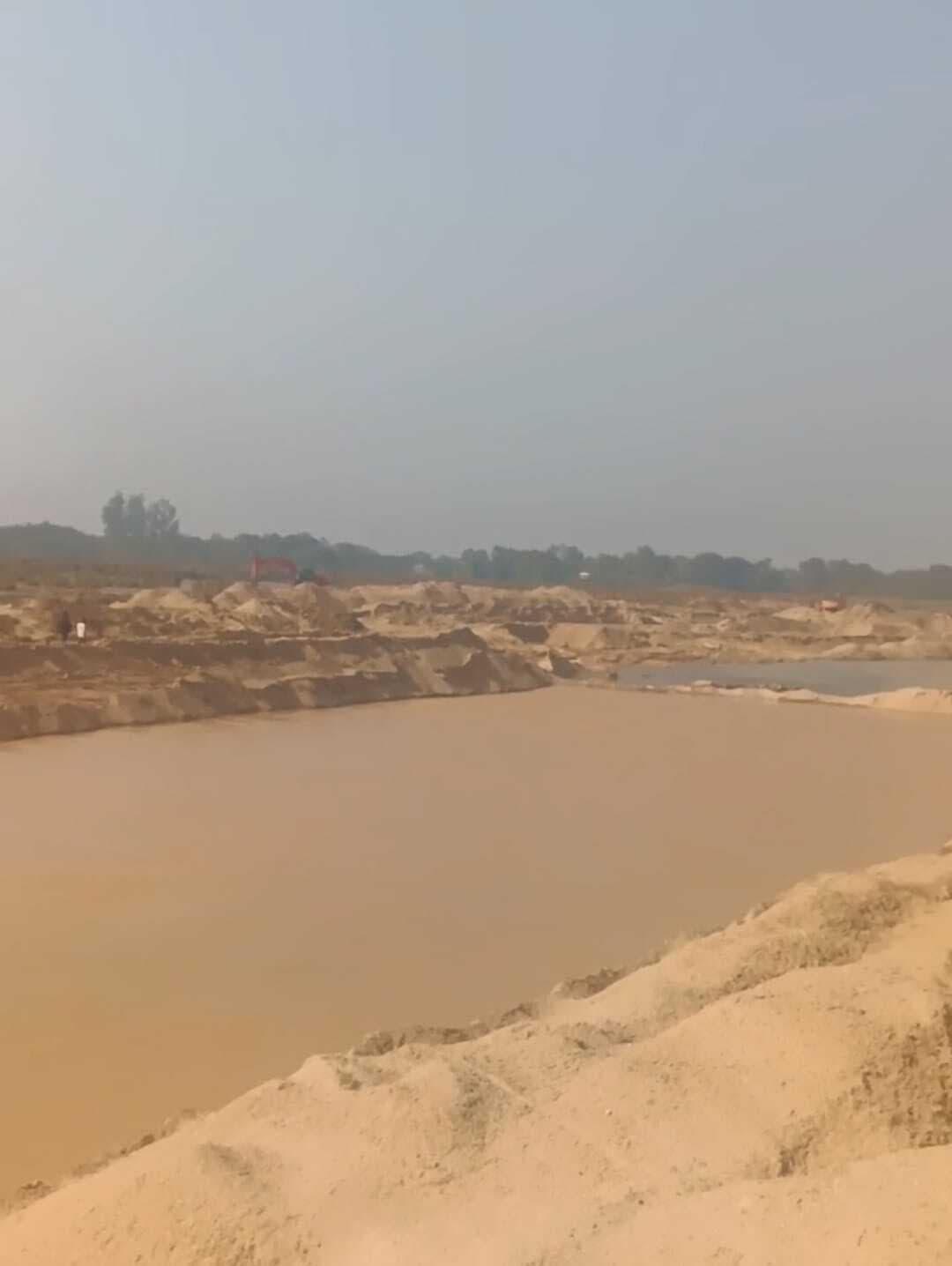 मौरा-निजुआरा बालू घाट पर नियमों की अनदेखी, किसान चिंतित