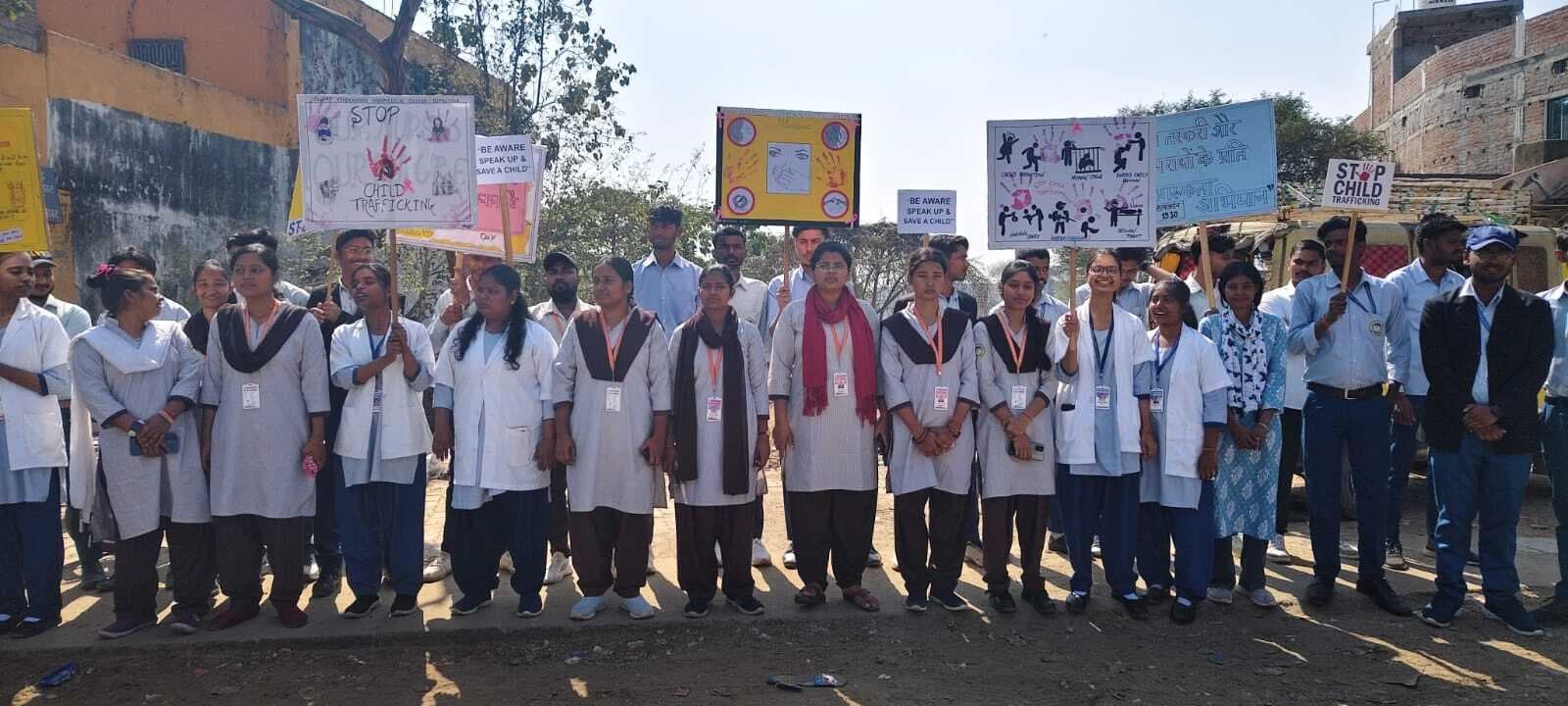 बाल तस्करी व अपहरण के विरोध में स्कूली बच्चों ने लोगों को किया जागरूक