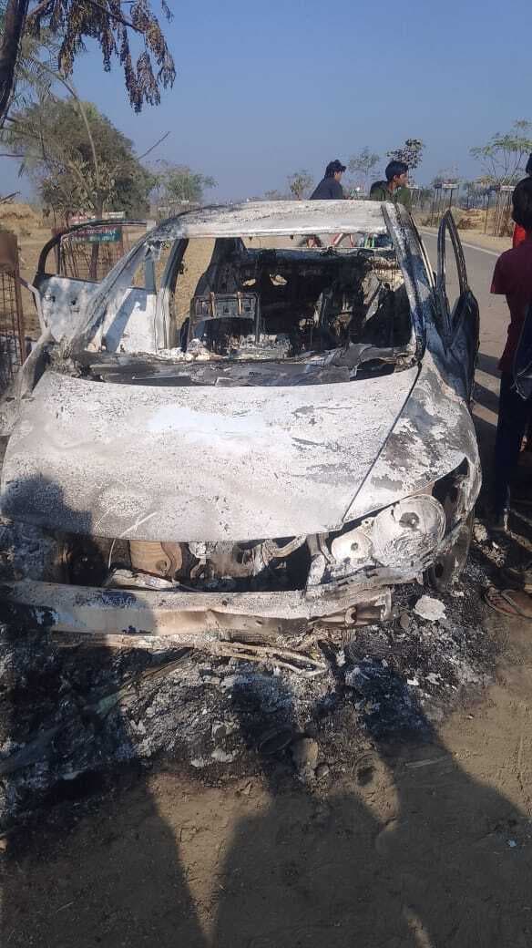 वाहन की टक्कर से पेड़ से टकरायी कार, युवक की मौत