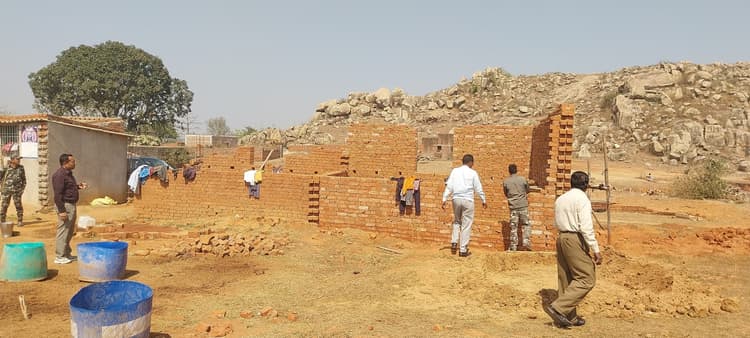 Giridih News :डबरसैनी में अतिक्रमण करने वालों के खिलाफ चला अभियान