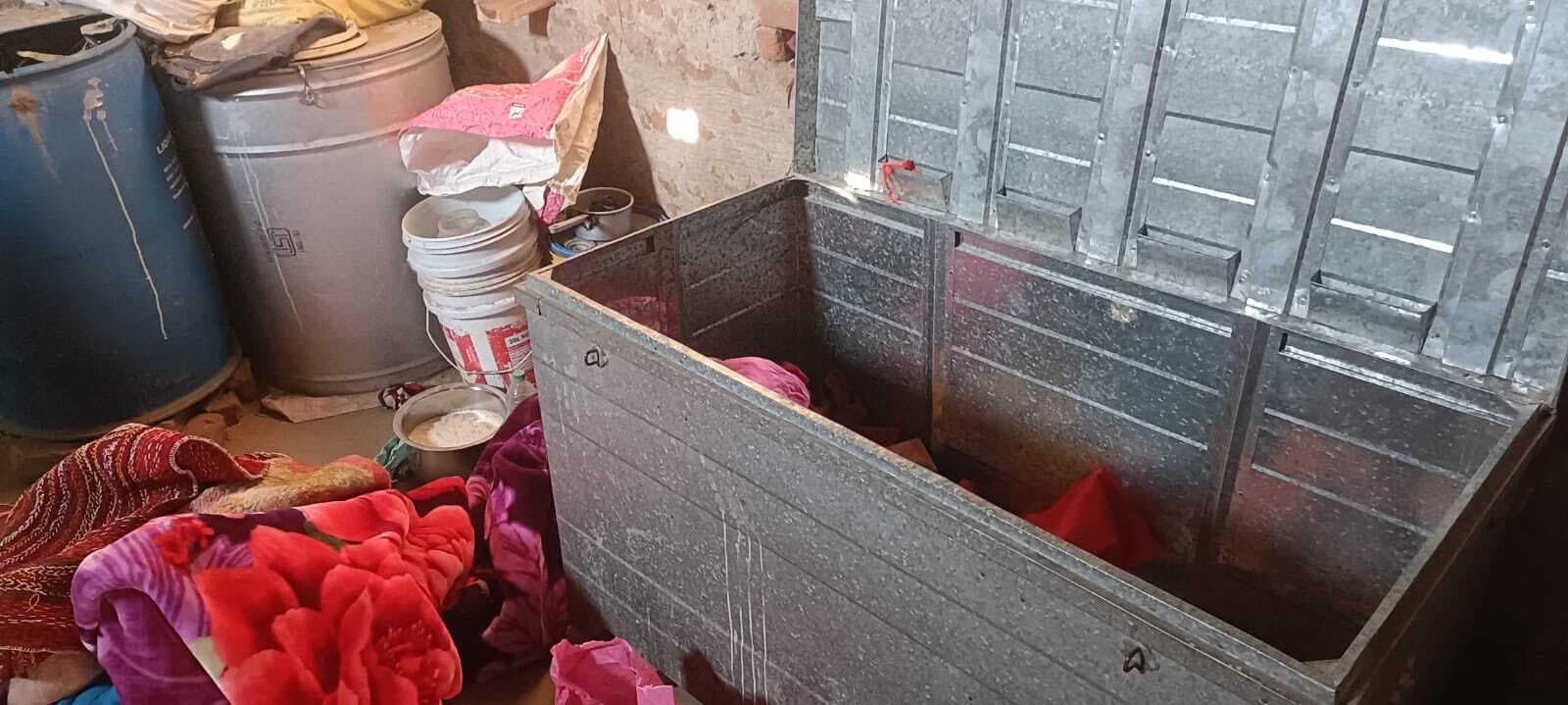 Giridih News :बिजली काट कर दो घरों में की चोरी