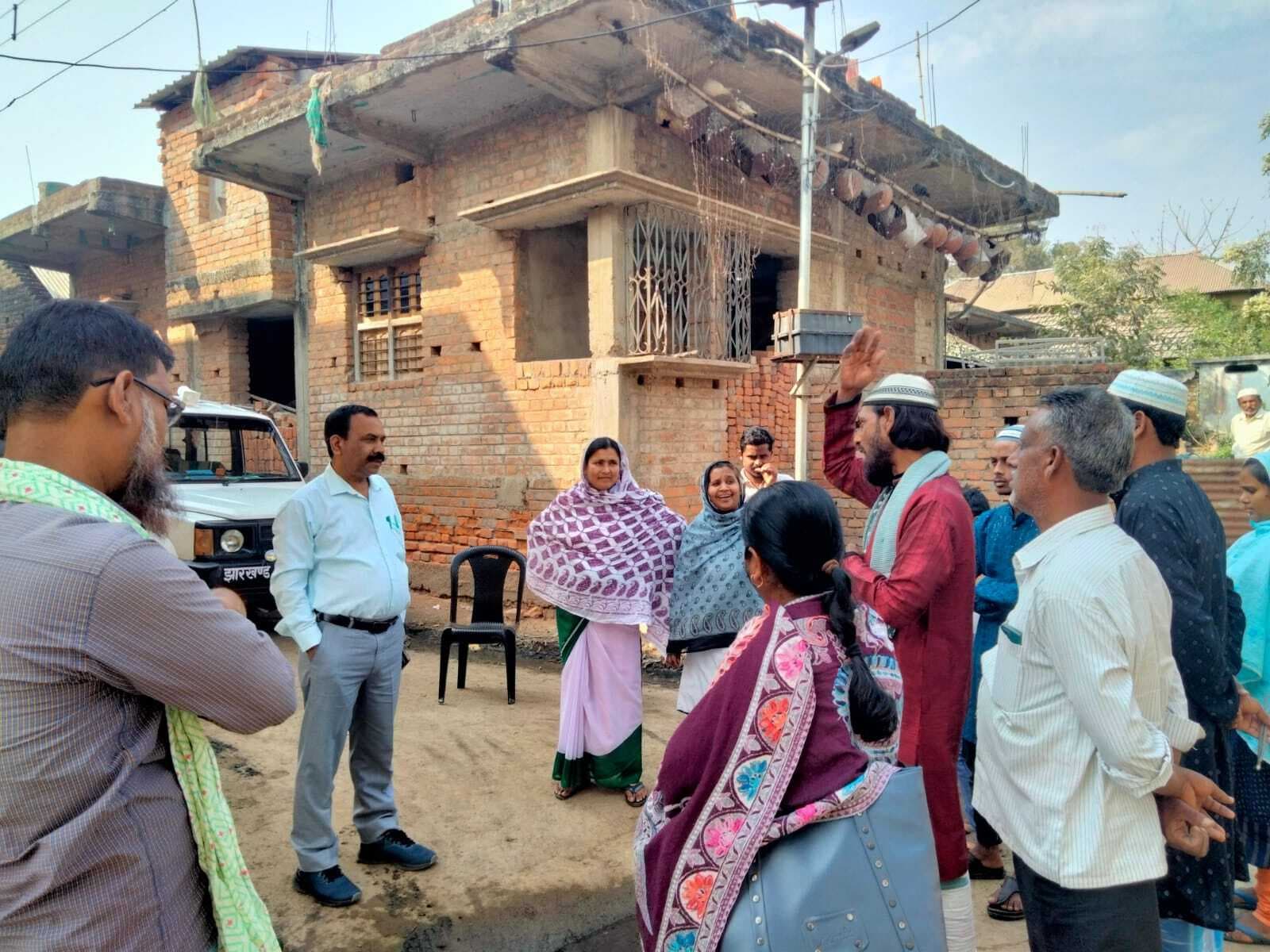 फाइलेरियारोधी दवा खिलाने को लेकर ग्रामीणों को किया जागरूक