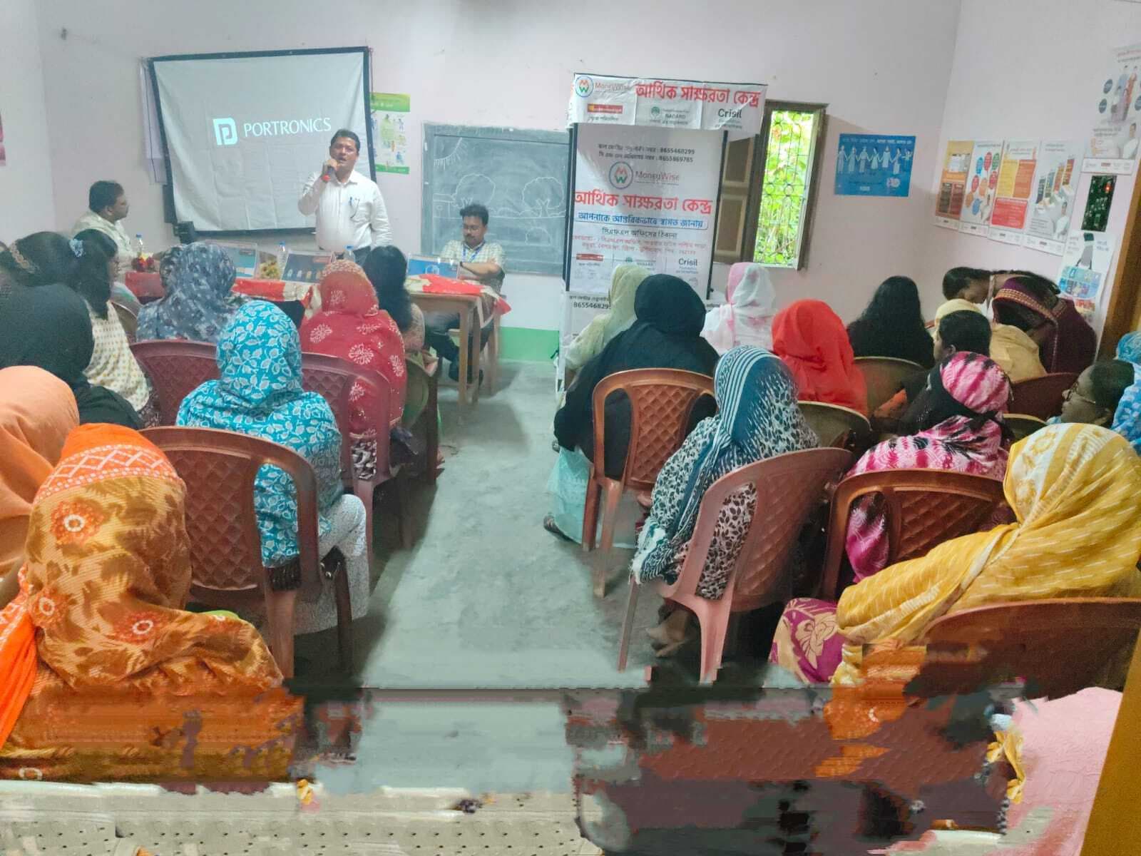 ग्रामीणों को मिली बीमा व पेंशन योजनाओं की जानकारी