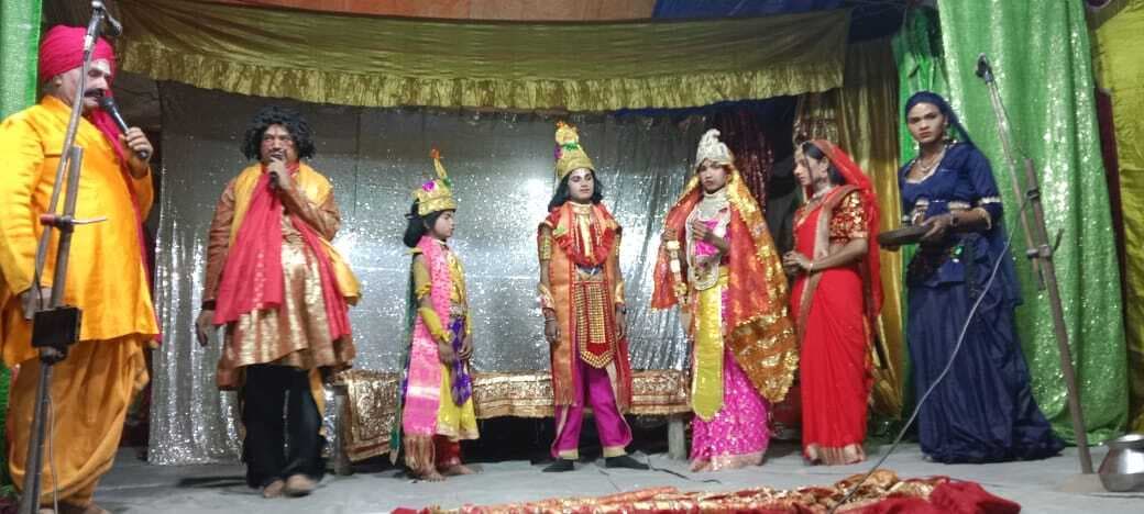 रासलीला में उमड़ी श्रद्धालुओं की भीड़