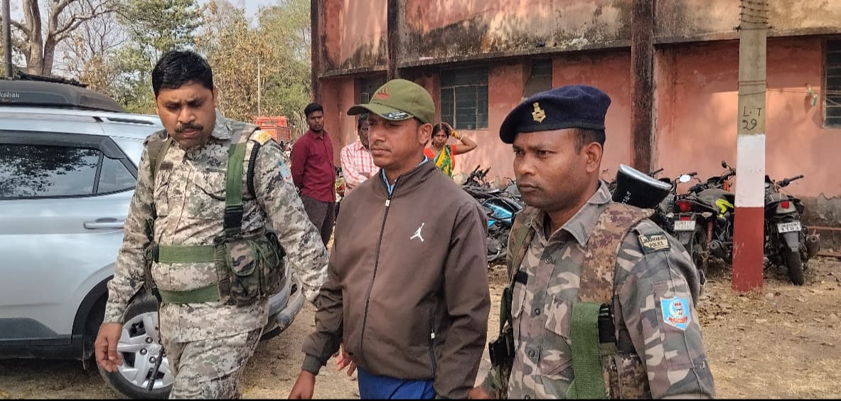 आठ हजार रिश्वत लेते रंगे हाथ धराया सिल्ली का अमीन