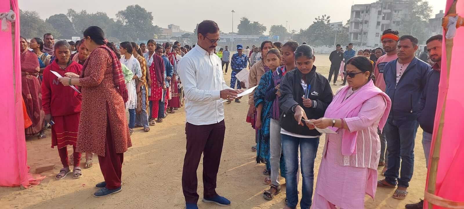 मैट्रिक परीक्षा के प्रथम पाली में 97 व द्वितीय में 576 अनुपस्थित