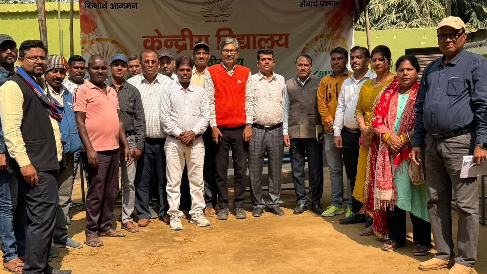 केंद्रीय विद्यालय में किराये को ले चालकों व अभिभावकों ने की बैठक