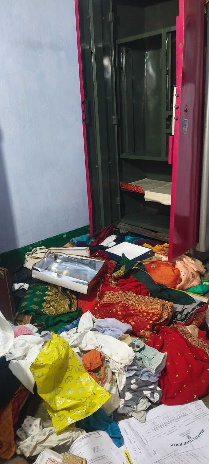 दंपती व बच्चे को बंधक बनाकर 25 लाख रुपये के जेवरात की डकैती