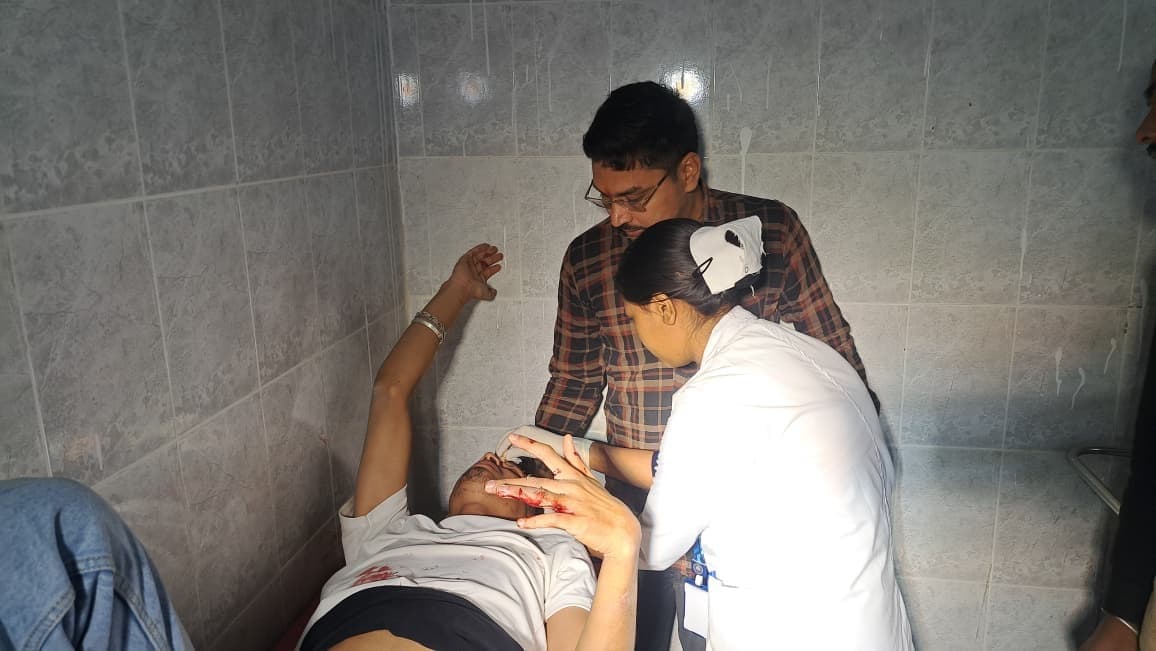 दो बाइकों की आमने-सामने हुई टक्कर, जख्मी दो युवक रेफर