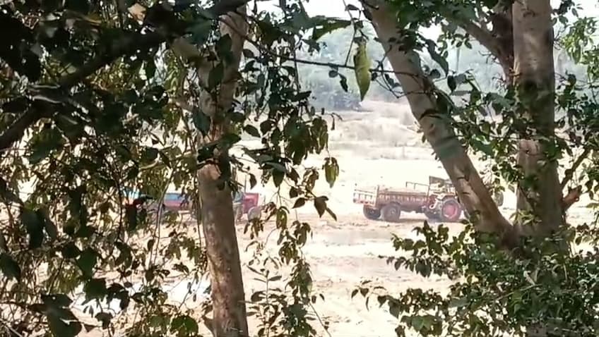 डाढ़ा नदी में धड़ल्ले से चल रहा सफेद बालू का काला कारोबार