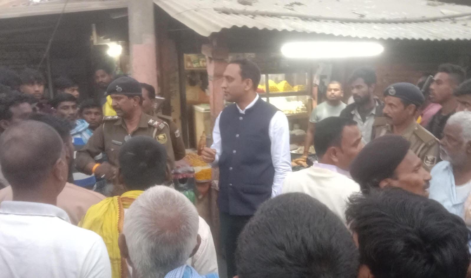 वाहन चालकों से अवैध वसूली की शिकायत पर एसडीओ पहुंचे सलारपुर चौक