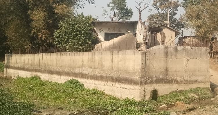 बाढ़ में ध्वस्त प्रावि बांसबाड़ी का भवन पांच साल बाद भी अनिर्मित