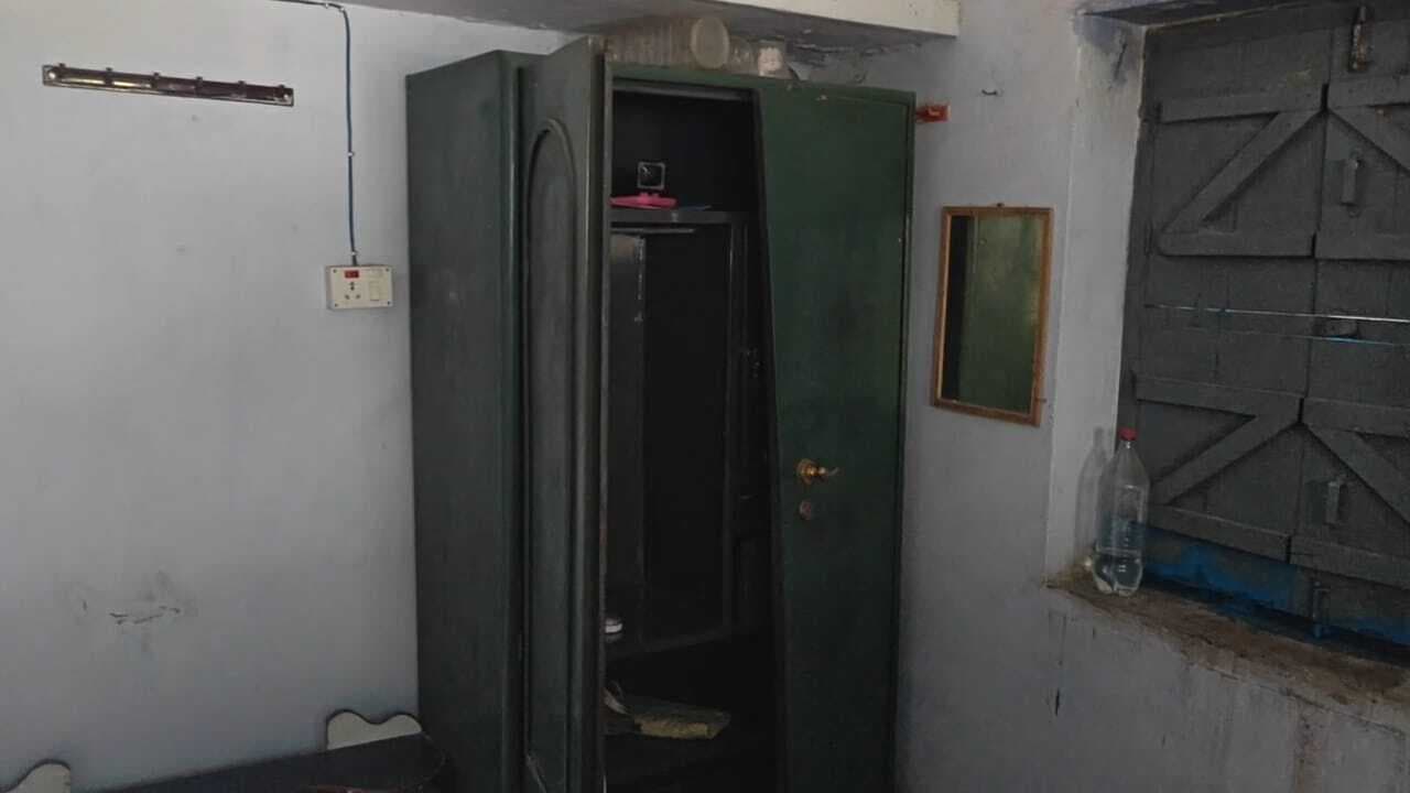 ताला तोड़ नौ लाख की संपत्ति की चोरी