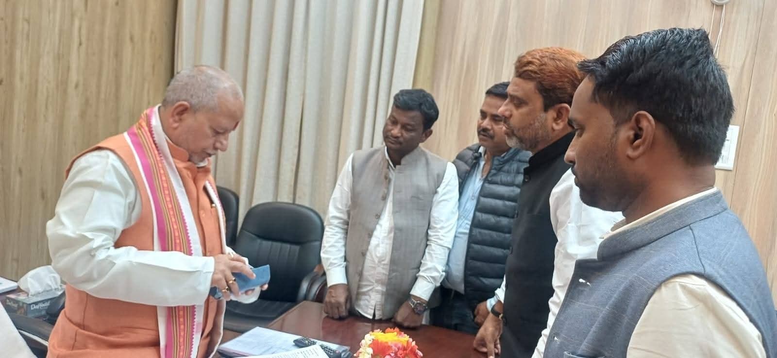 कृषि भूमि बचाओ संघर्ष समिति ने उपमुख्यमंत्री को दिया ज्ञापन