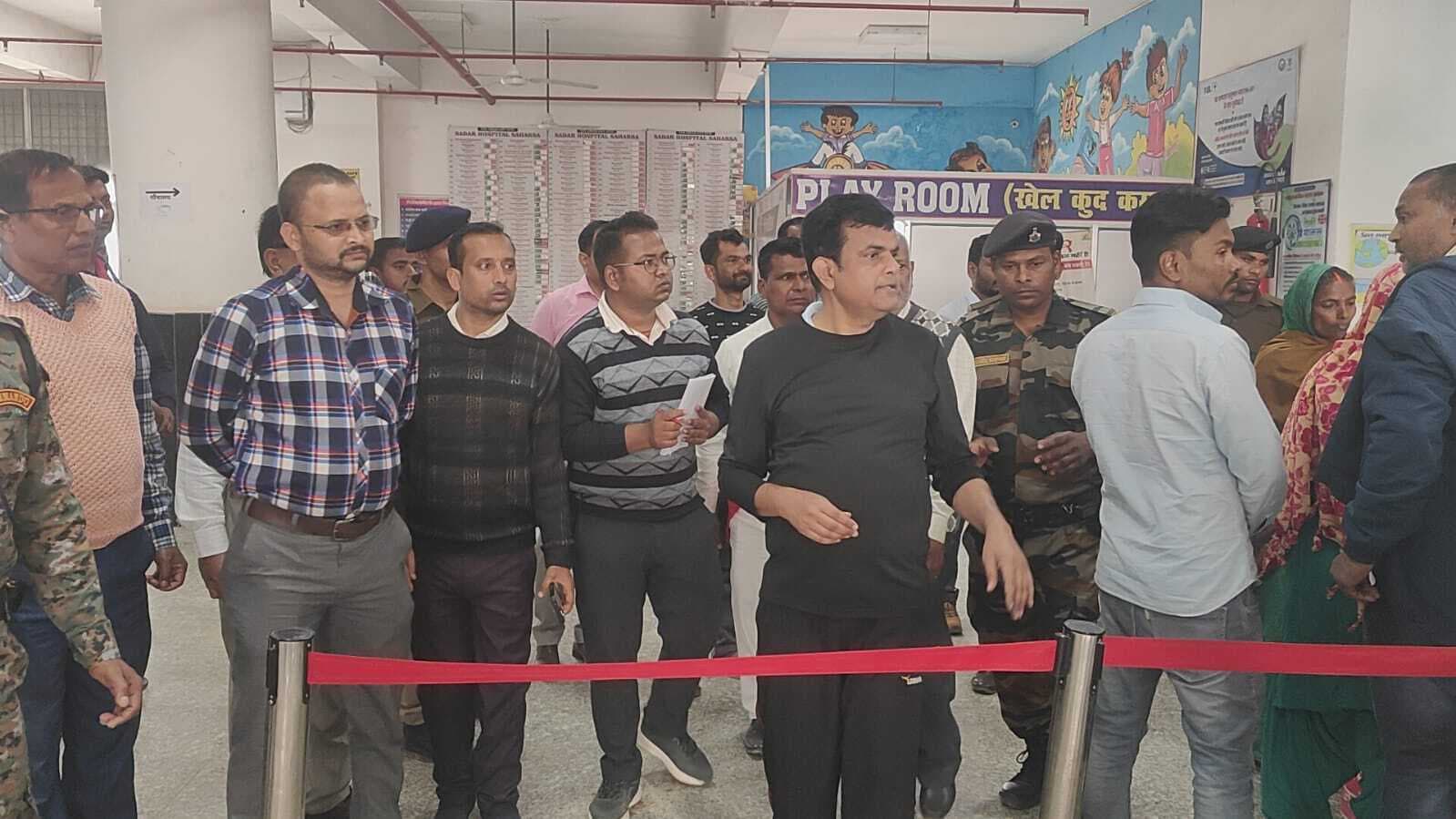 अचानक अस्पताल पहुंचे प्रमंडलीय आयुक्त, मचा हड़कंप