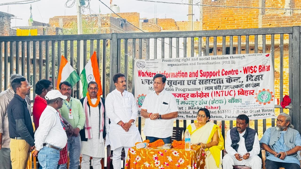 मेला ग्राउंड में सफाई कर्मियों की बैठक, समय पर मजदूरी, बीमा व पीएफ की मांग तेज