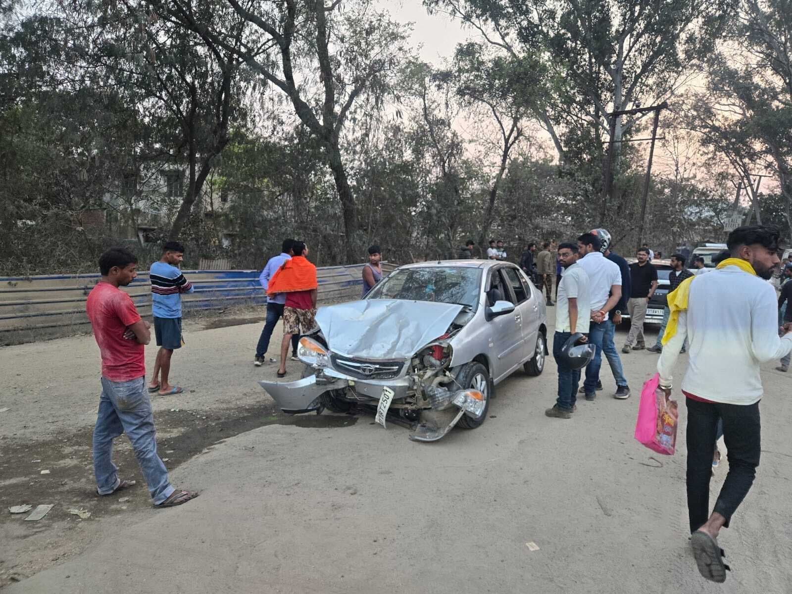 Deoghar News : मानिकपुर रेलवे ओवरब्रिज पर स्कार्पियो और कार में टक्कर, पांच लोग घायल