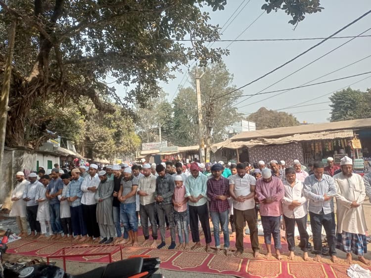 पहले जुमे पर मस्जिदों में उमड़ी अकीदतमंदों की भीड़