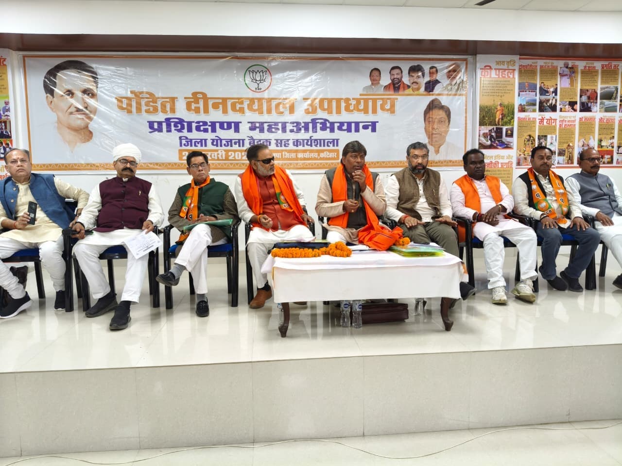 समर्पण व अनुशासन के साथ दायित्वों का निर्वहन कर राष्ट्रसेवा के संकल्प का आह्वान