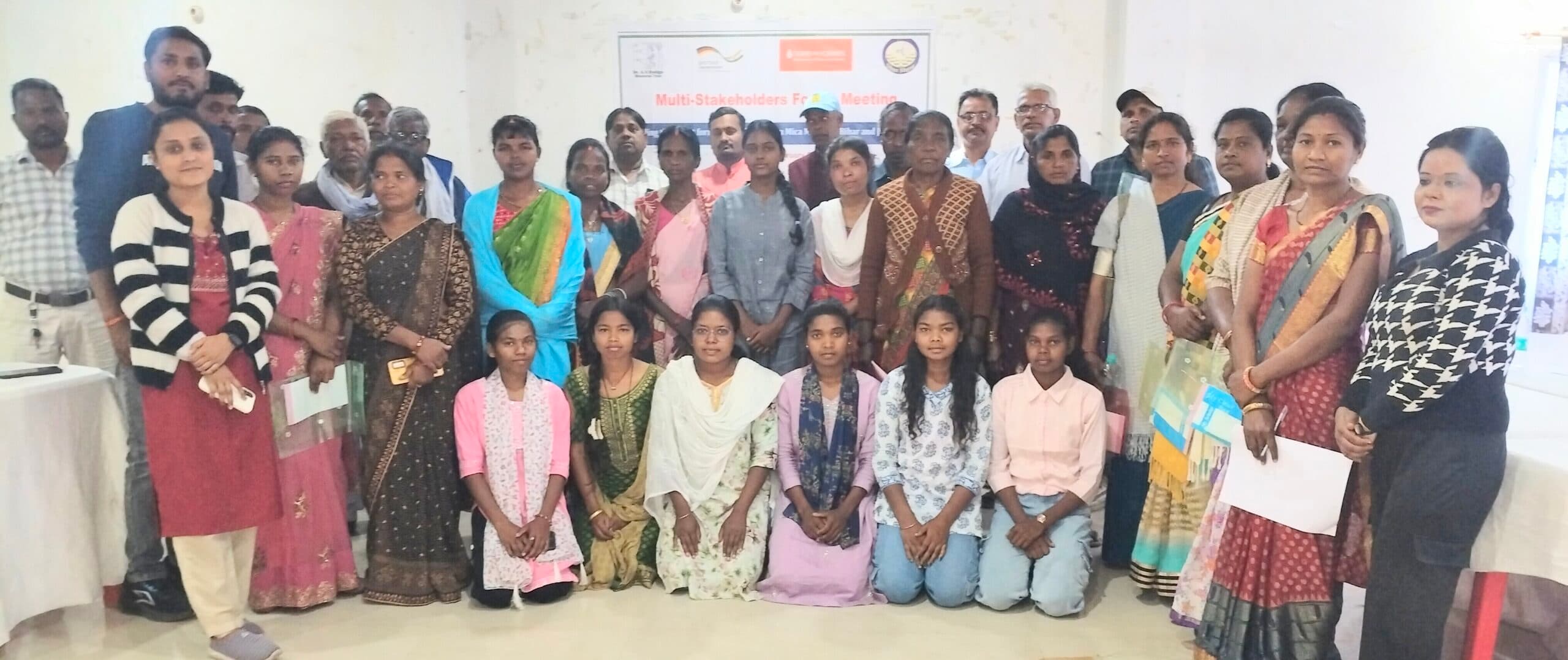 बाल श्रम रोकने व बच्चों को स्कूल से जोड़ने को लेकर चर्चा