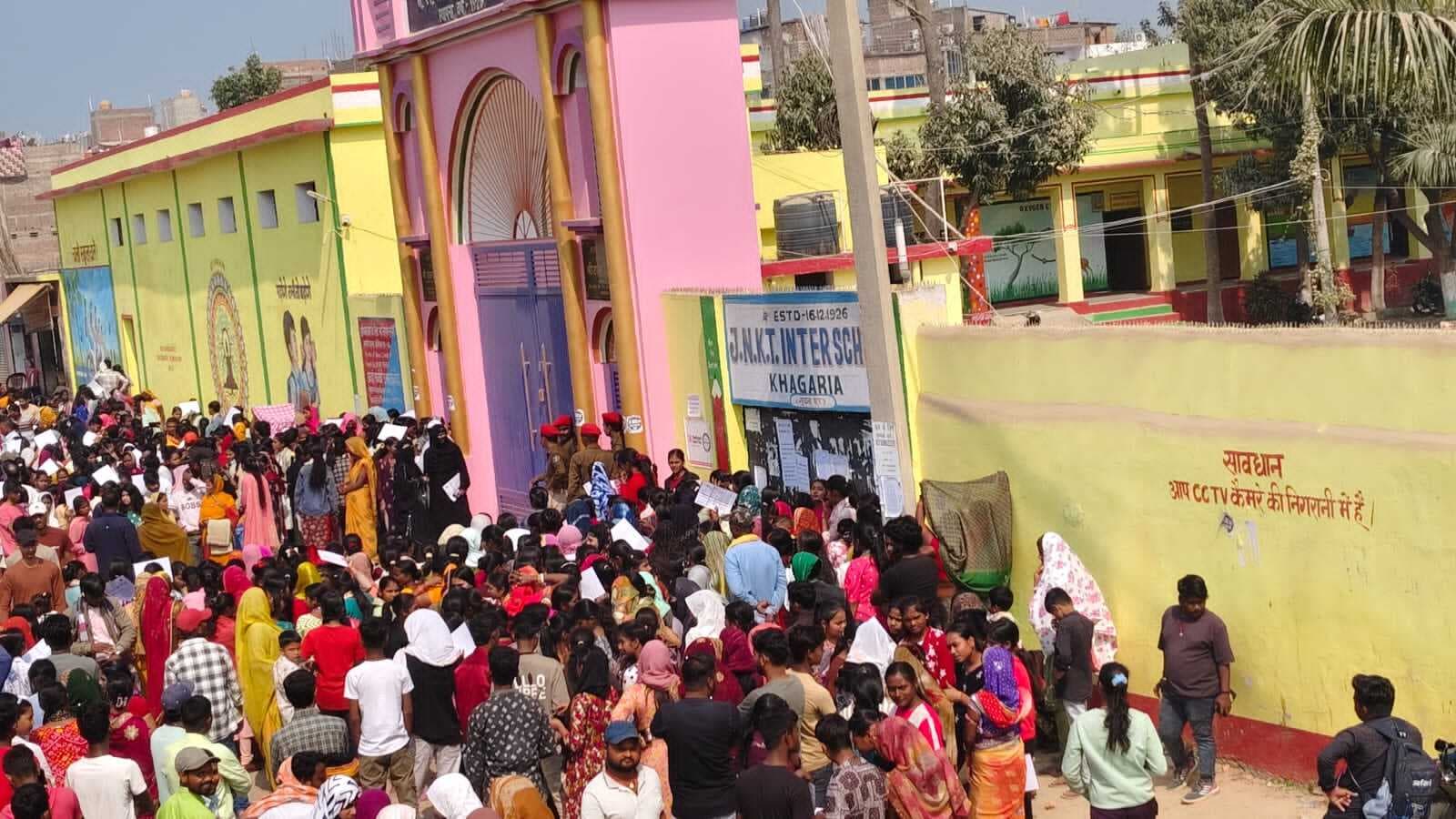 एसआर हाई स्कूल परीक्षा केन्द्र में दूसरे के बदले परीक्षा दे रहे बेलदौर का मुन्ना भाई गिरफ्तार