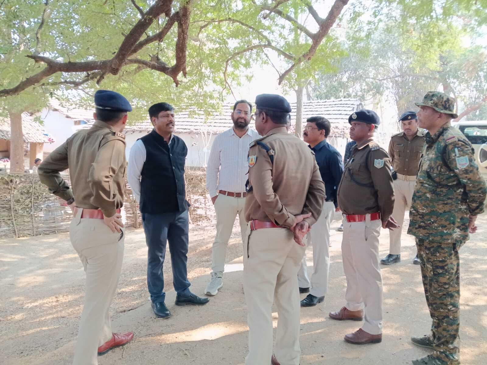 Chaibasa News : सारंडा को इको-टूरिज्म बनाने के लिए मास्टर प्लान बनायें : डीसी