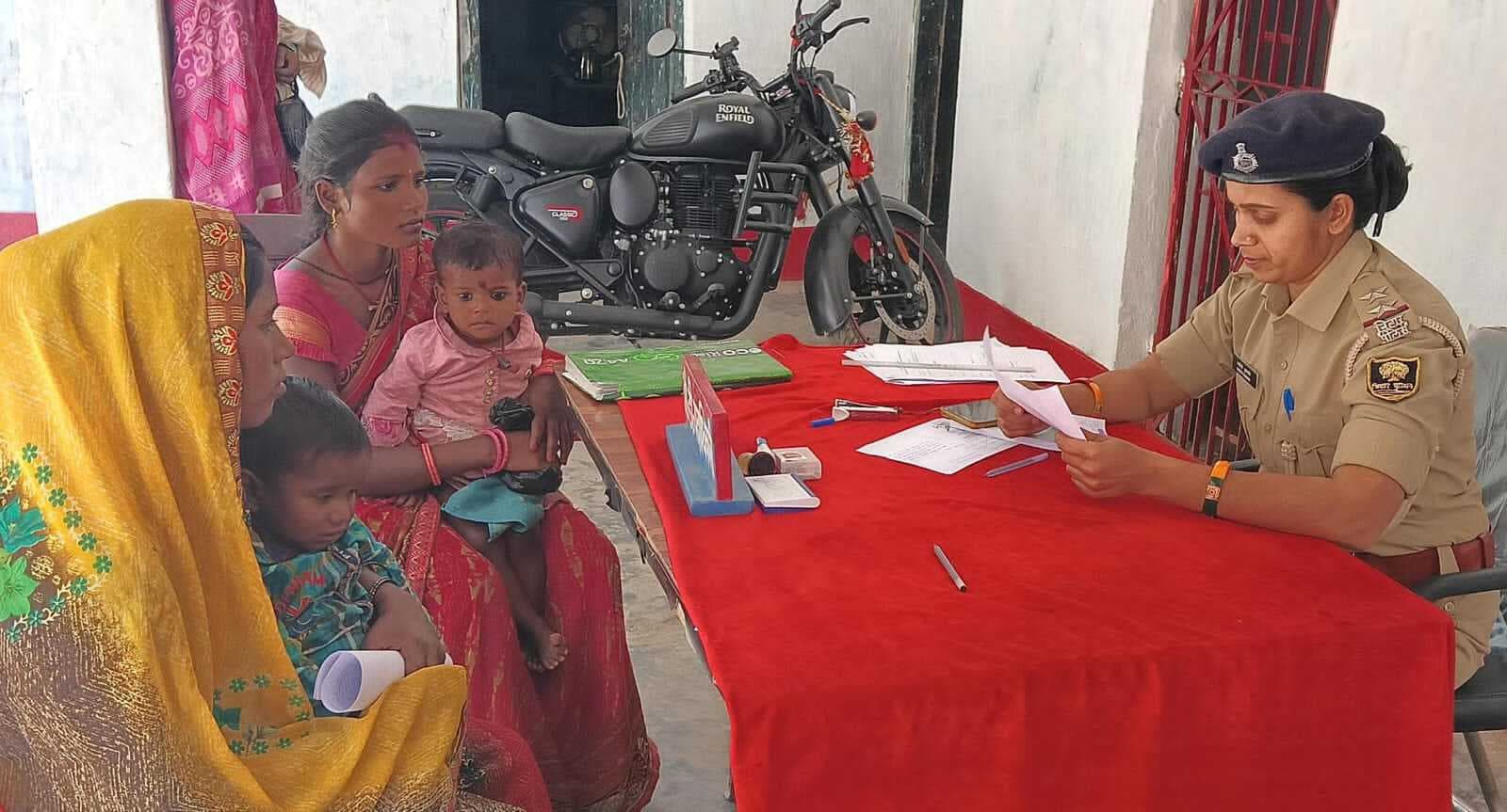 थाने की दहलीज पर अब डर नहीं, भरोसा लेकर पहुंच रहीं महिलाएं