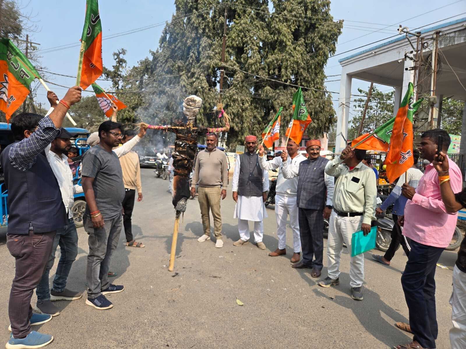 भाजयुमो ने राहुल गांधी का किया पुतला दहन