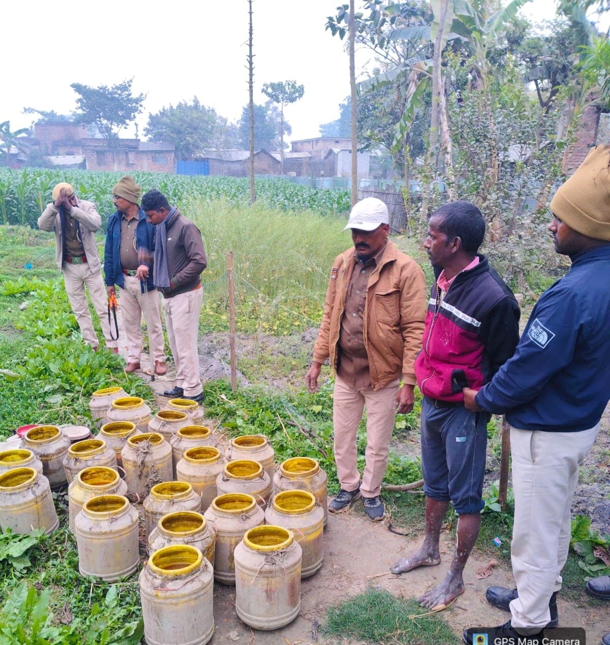 65 लीटर देसी शराब के साथ तस्कर गिरफ्तार