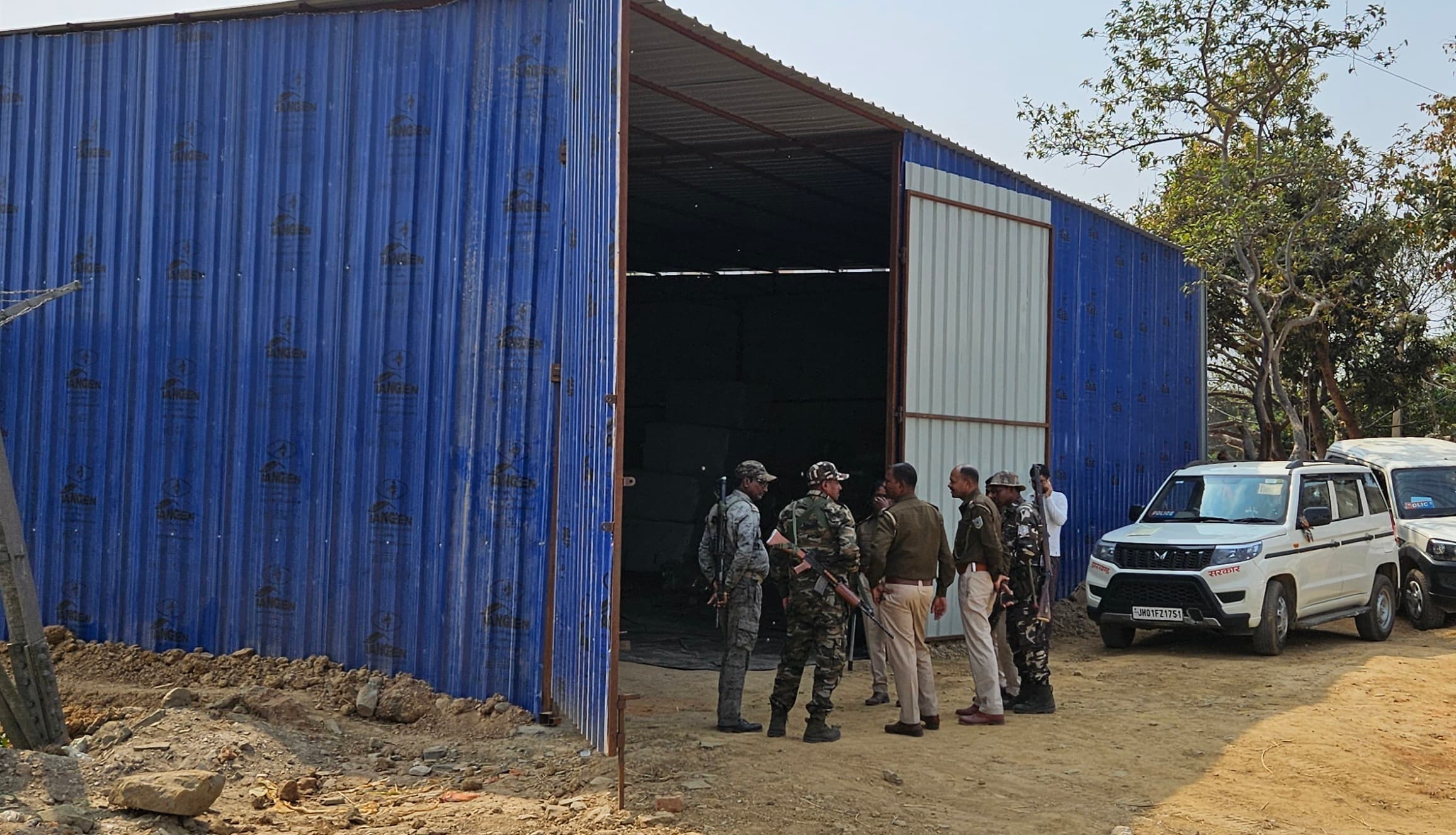 भारी मात्रा में स्प्रीट जब्त, गोदाम को किया सील